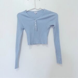 LIGHT BLUE CROPPED LONG SLEEVED SHIRT